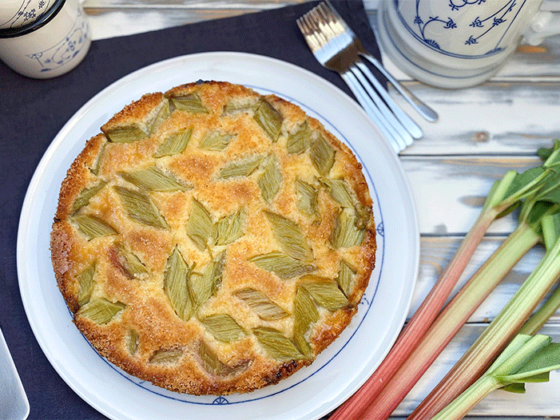 Rhabarberkuchen upside-down mit Eierlikör