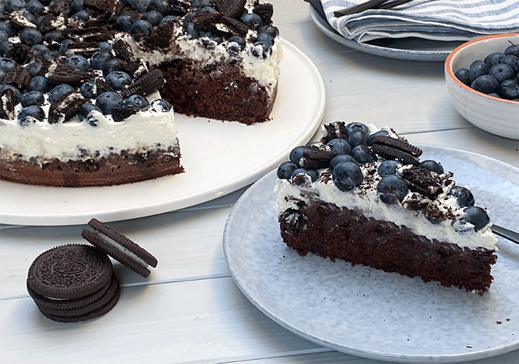 Anschnitt Heidelbeer-Oreo-Torte
