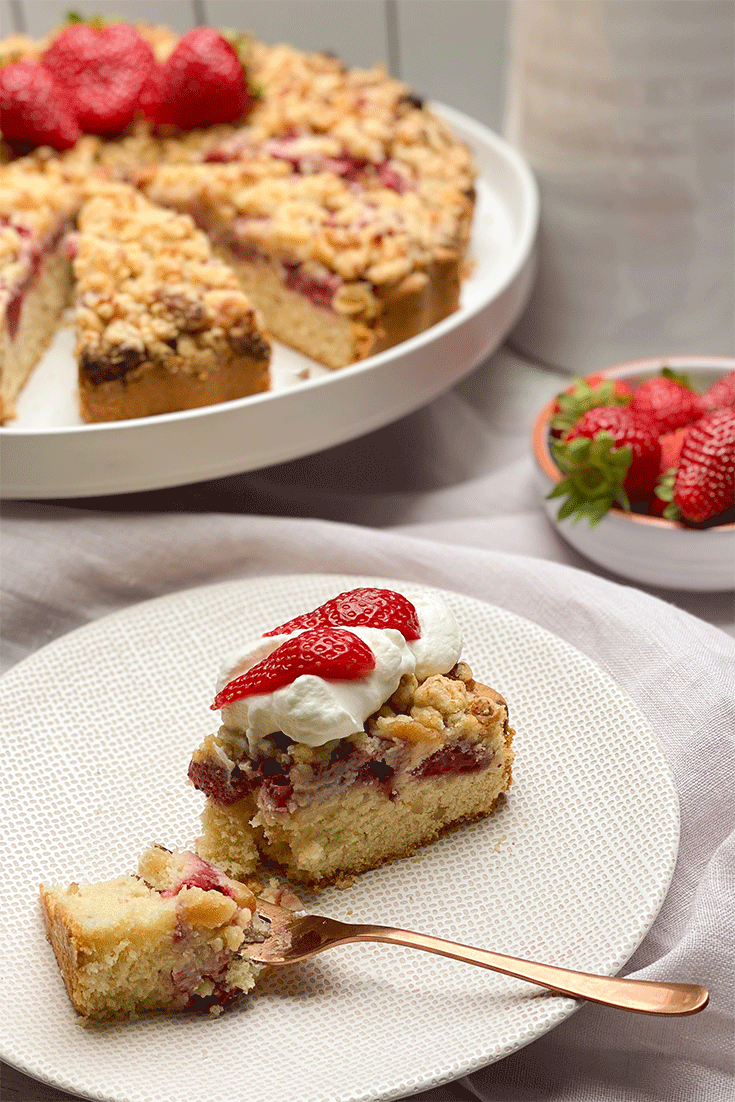 Anschnitt Erdbeerstreuselkuchen