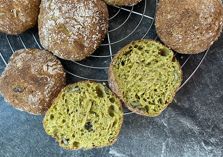 Anschnitt grüne Dinkelbrötchen