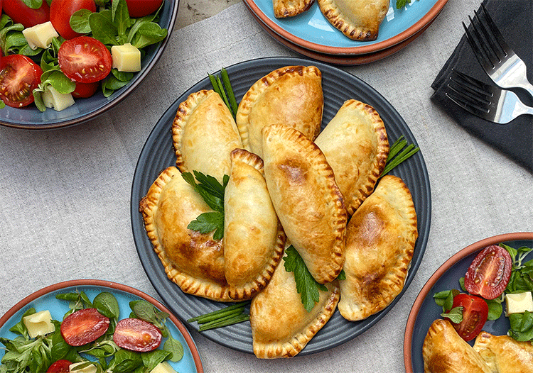 Argentinische Ofen-Empanadas mit Kartoffel-Käse-Füllung