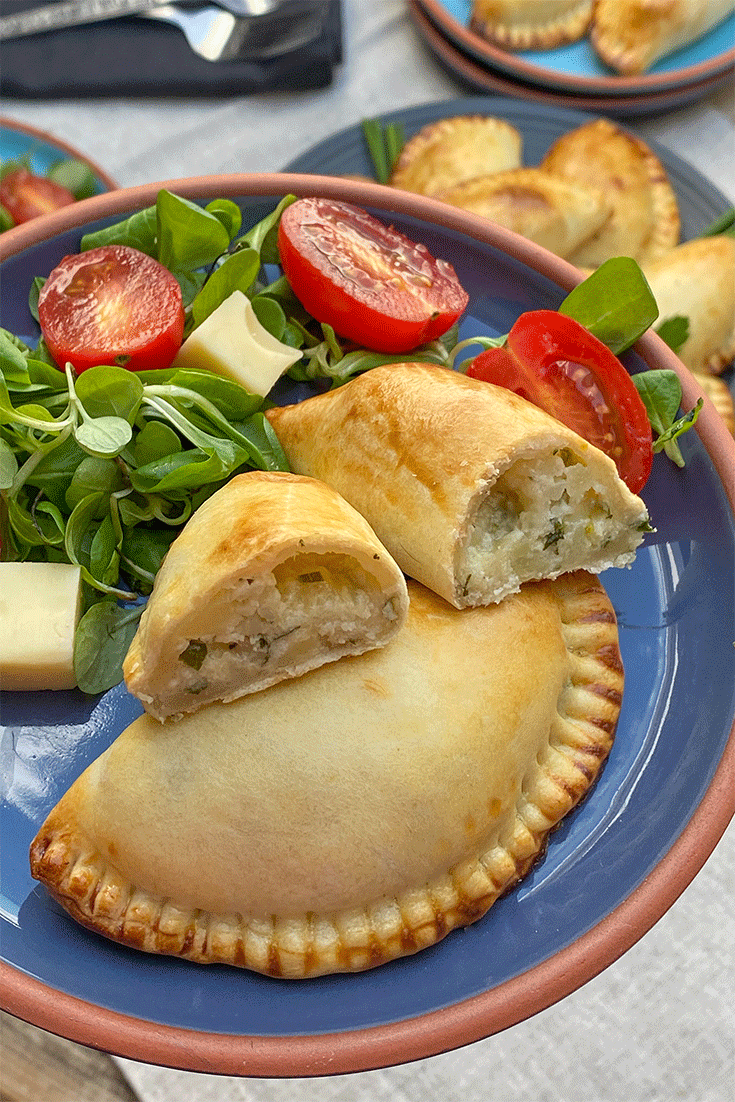 Anschnitt Empanadas mit Kartoffel-Käse-Füllung