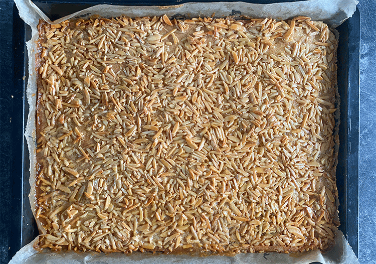 Persischer Butterkuchen direkt nach dem Backen