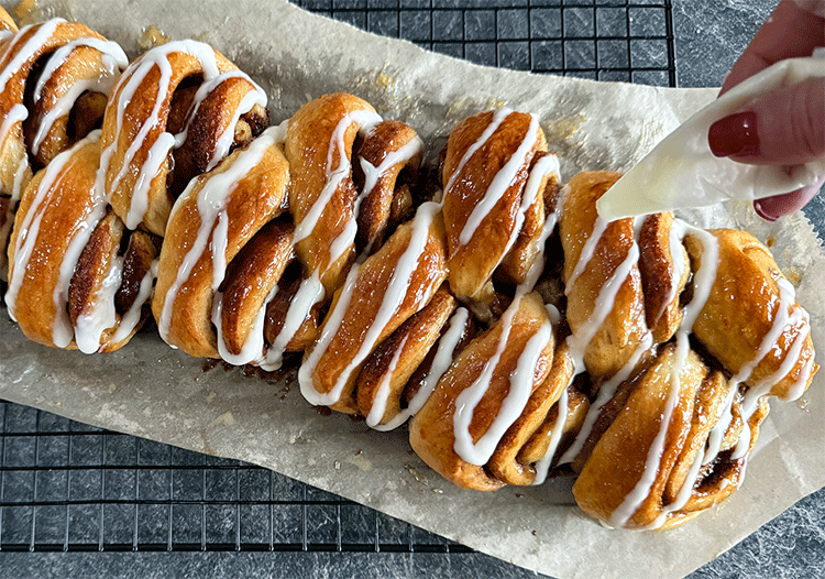 Orangen-Zuckerguss als Deko Kanellängd