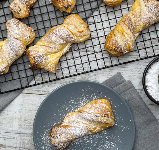 Schnelle Blätterteig-Quarkstangen