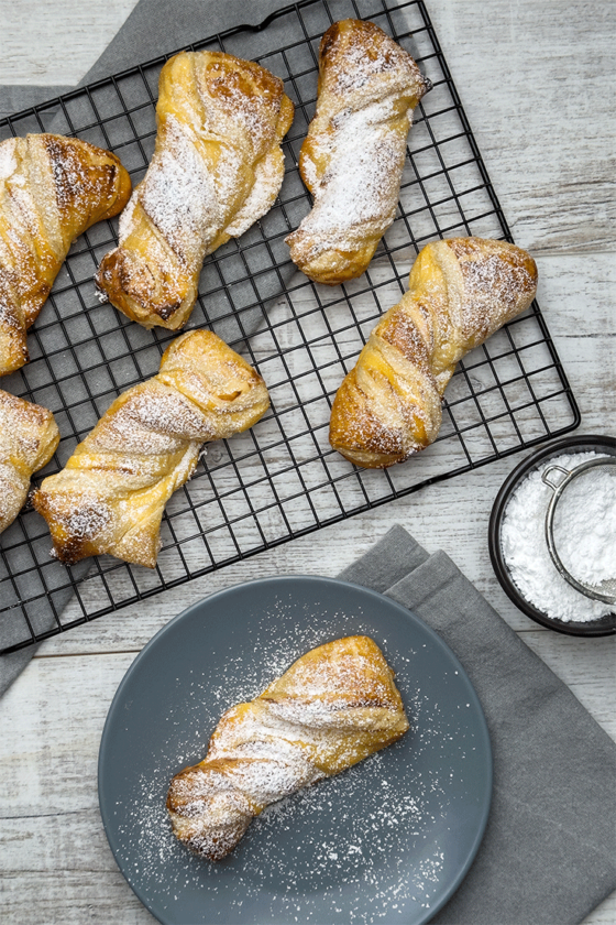 Blätterteig-Quarkstangen - Küchenmomente Blätterteig-Quarkstangen - Küchenmomente