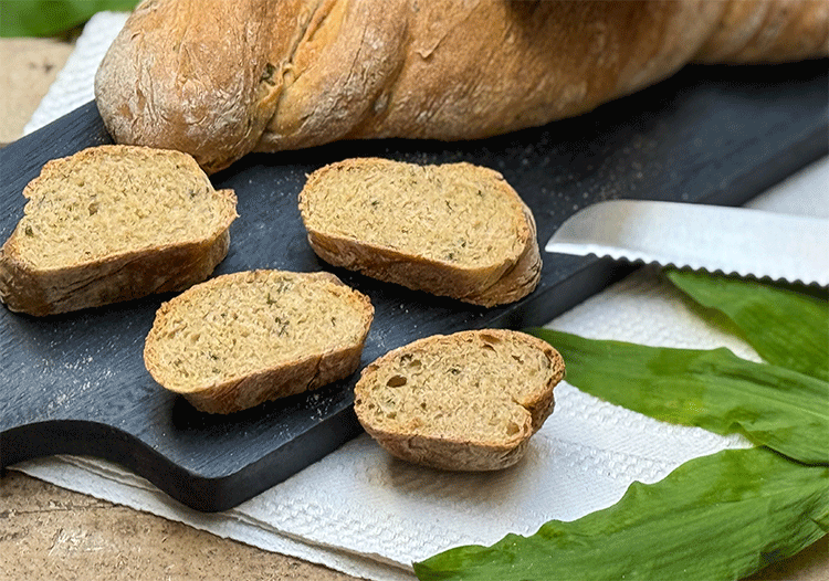 Anschnitt Bärlauch-Dinkel-Wurzelbrot