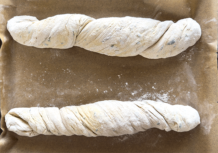 Bärlauch Wurzelbrote vor dem Backen