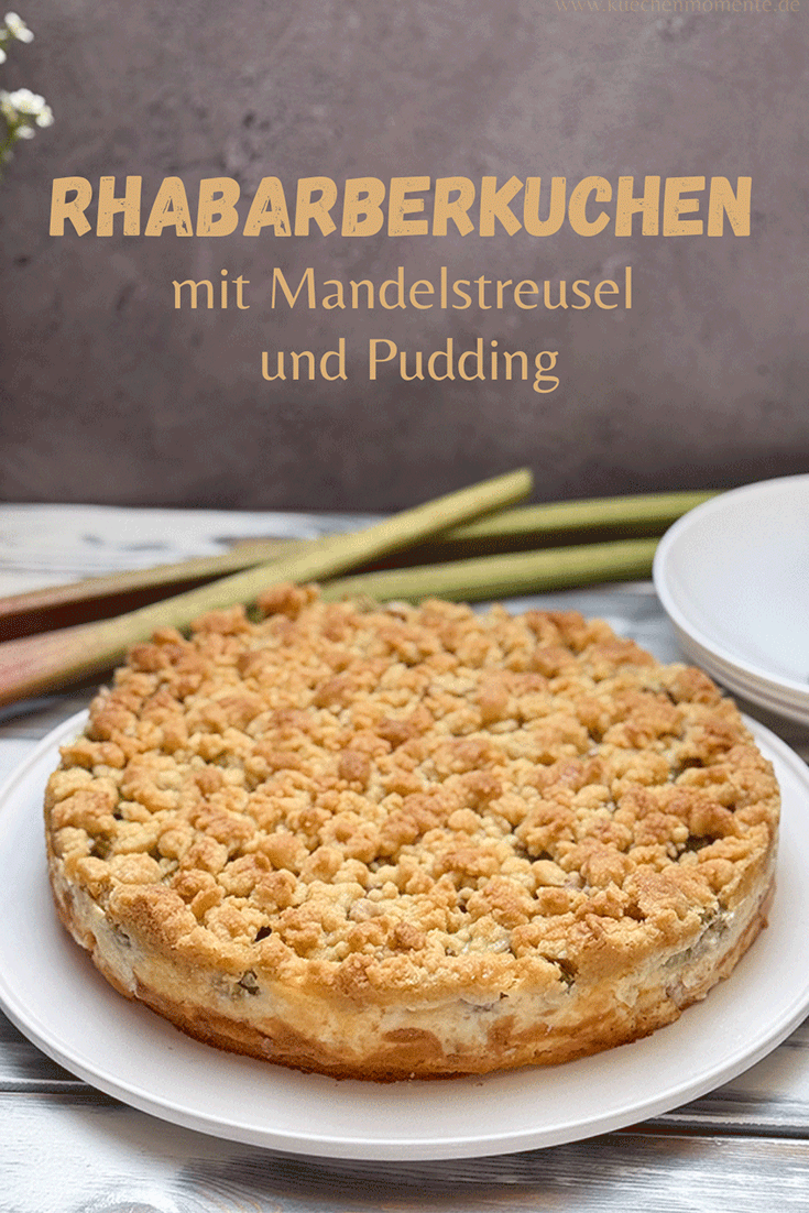 Rhabarberkuchen mit Streuseln und Puddingcreme