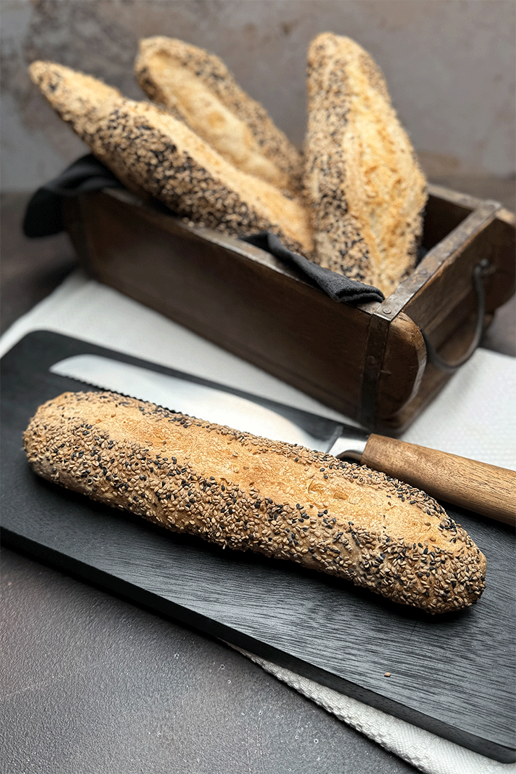 Sesam-Baguettchen mit hellem und schwarzem Sesam