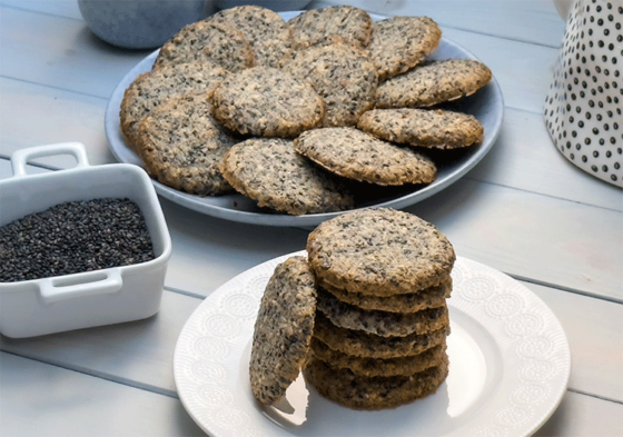 Japanische Sesamkekse mit schwarzem Sesam