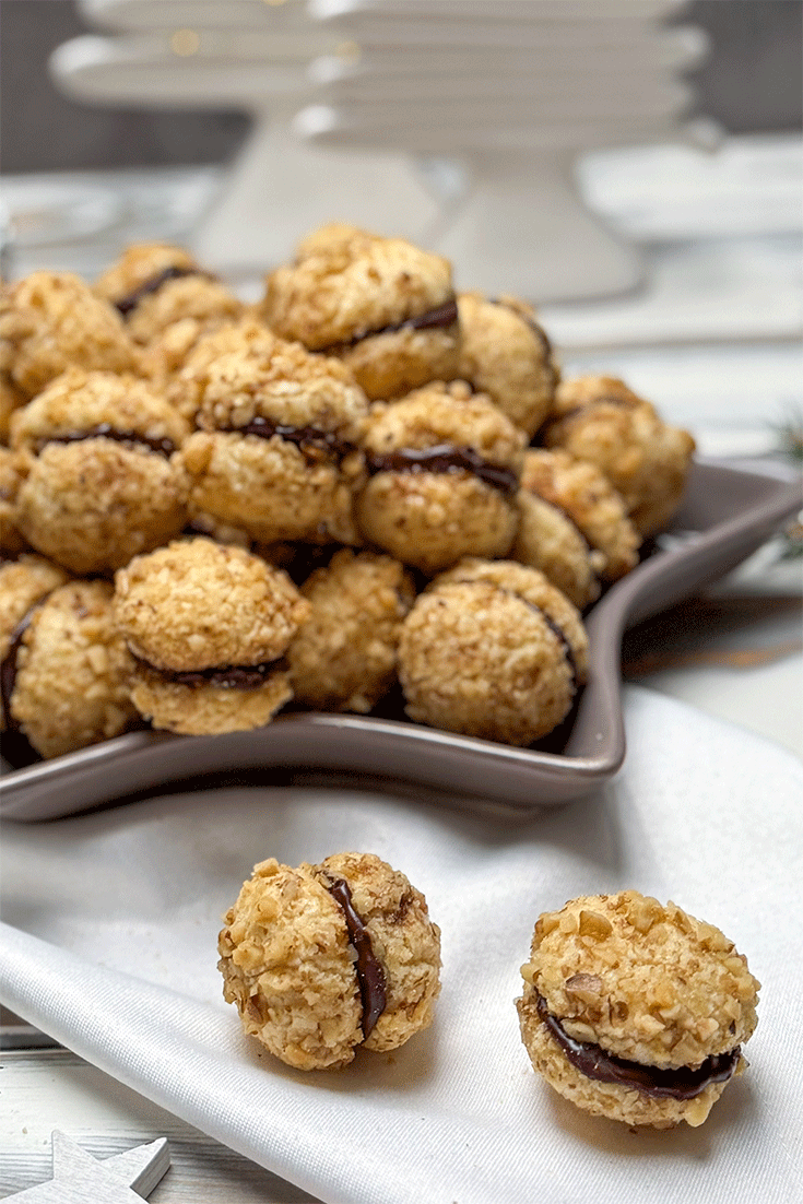 Krešenti gefüllte Walnussplätzchen