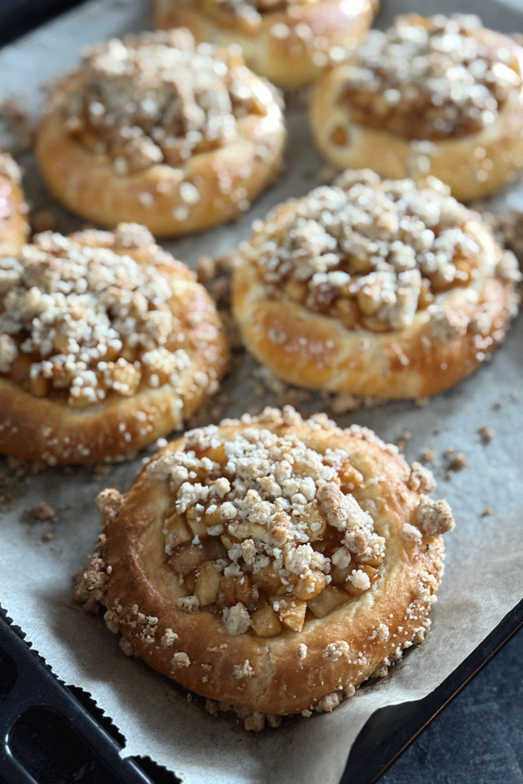 Apfel-Streusel-Kolatschen direkt aus dem Ofen