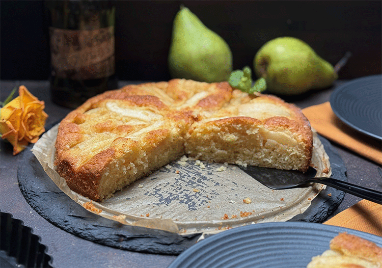 Saftiger Kuchen mit Birne und Ingwer