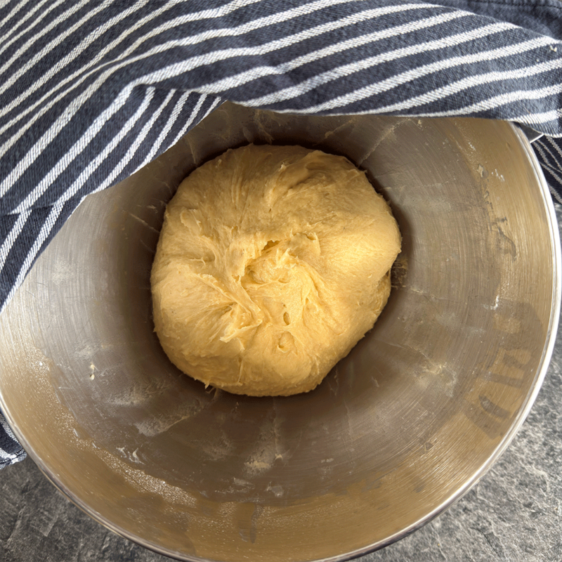 Teig für Lütticher Waffeln vor der Ruhezeit