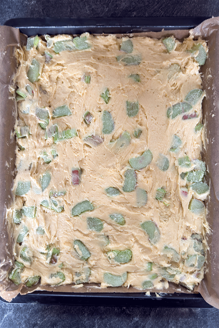 Teig für Rhabarber-Streuselkuchen vom Blech
