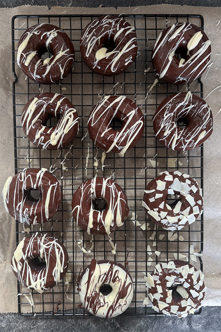 Schokoladen Donuts mit Glasur