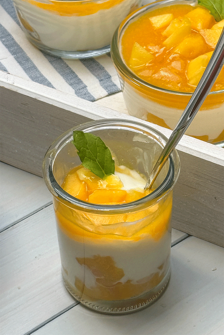 Solero-Dessert im Glas mit Joghurt