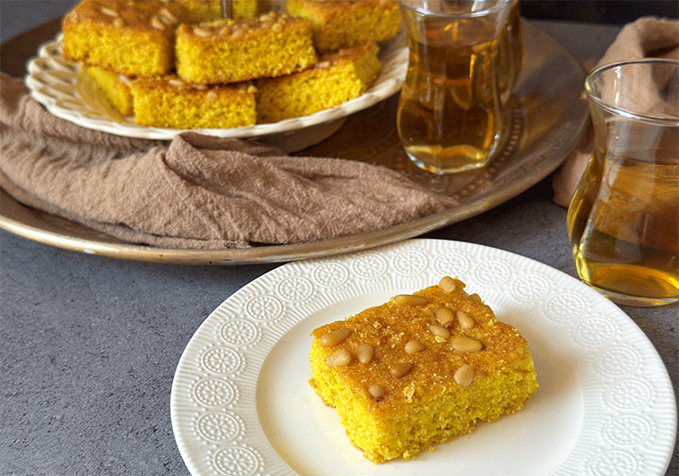 Libanesischer Grießkuchen Anschnitt Sfouf