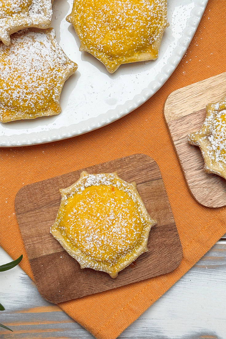 Pardulas Gebäck mit Ricotta in Sternform