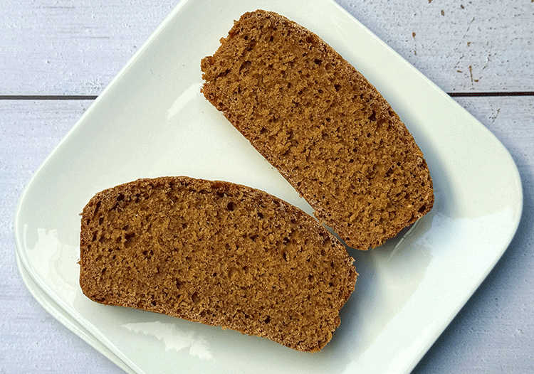 Scheiben vom Ontbijtkoek Frühstückskuchen Nahaufnahme