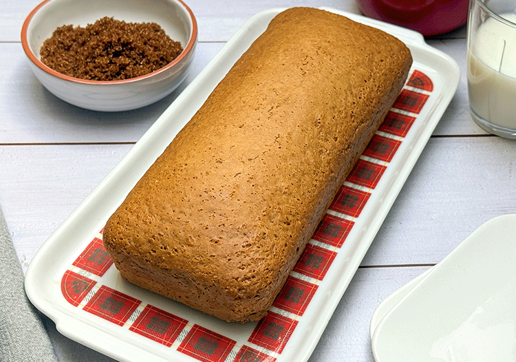 Frühstückskuchen auf Kuchenplatte