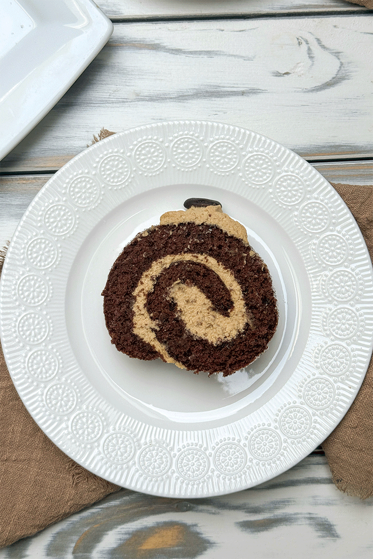 Anschnitt Biskuitrolle mit Kaffee Mokkarolle